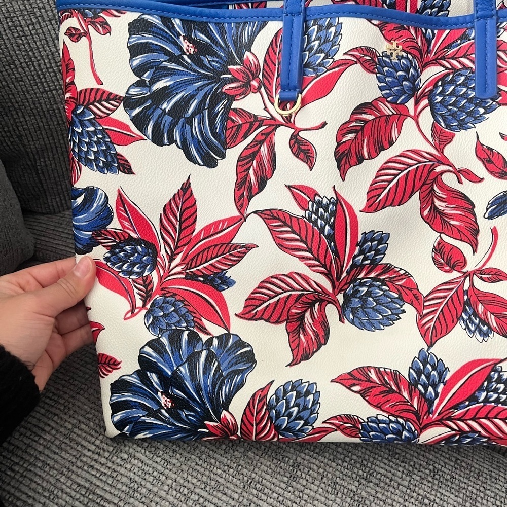 Floral Tote Bag with Blue and Red Accents - Picture 6 of 14